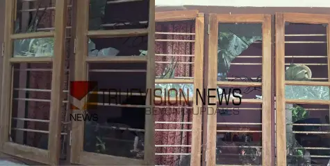 വളയം ചുഴലിയിൽ അക്രമിസംഘം വീട് എറിഞ്ഞ് തകർത്തു, അന്വേഷണം