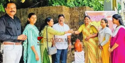 വേനലിൽ ദാഹമകറ്റാൻ; തുണേരിയിൽ തണ്ണീർപ്പന്തലുമായി അധ്യാപകർ     