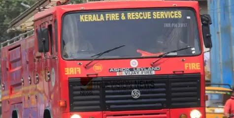 സൂക്ഷിച്ച് വേണ്ടേ...? നാദാപുരം വളയത്ത് കിണർ വൃത്തിയാക്കാനിറങ്ങിയ തൊഴിലാളി കിണറിൽ കുടുങ്ങി,  രക്ഷകരായി ഫയർഫോഴ്സ്