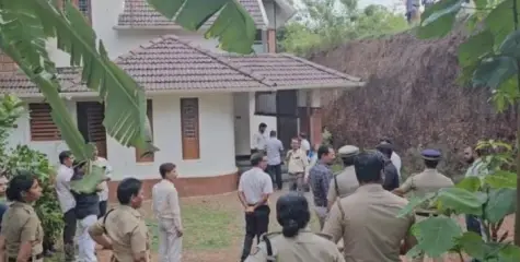 മകന്‍ അമ്മയെ വീട്ടില്‍ നിന്ന് പുറത്താക്കി; മകനെ പുറത്താക്കി വീട് അമ്മക്ക് നല്‍കി റവന്യൂ അധികൃതര്‍