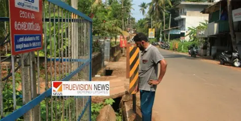 ടിപ്പർ ലോറിയിടിച്ച് പാനൂരിൽ കലുങ്കിൻ്റെ സംരക്ഷണഭിത്തി തകർന്നു ; തിരക്കേറിയ റോഡിൽ അപകട സാധ്യത