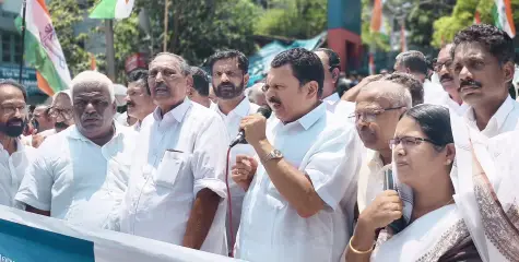 ആരു തല കുത്തിനിന്നാലും മൂന്നാംതവണ പിണറായി വിജയന്‍ മുഖ്യമന്ത്രിയാവില്ല: കെ മുരളീധരന്‍