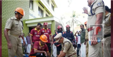 സിവിൽ ഡിഫൻസ്‌ മോക്ഡ്രിൽ: തളിപ്പറമ്പിൽ തകർന്ന കെട്ടിടത്തിൽ നിന്ന് ആളുകളെ മാറ്റി