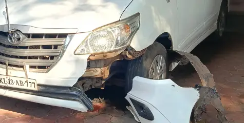 കണ്ണൂർ കളക്ടറേറ്റ് വളപ്പിൽ അസിസ്റ്റന്റ് കളക്ടറുടെ വാഹനം കടിച്ചുകീറി നശിപ്പിച്ച് തെരുവ് നായ്ക്കൾ
