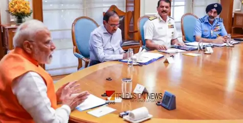 പ്രധാനമന്ത്രിയുടെ വസതിയില്‍ ഉന്നതതല യോഗം; സേനാമേധാവികള്‍ പങ്കെടുക്കുന്നു
