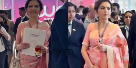 പേസ്റ്റൽ സാരിയിൽ മനോഹരിയായി നിത അംബാനി