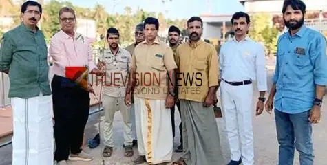 ഏയ് ഓട്ടോ പദ്ധതി; വടകര റെയില്‍വേ സ്റ്റേഷനില്‍ ഓട്ടോ ഡ്രൈവര്‍മാര്‍ക്ക് തണലൊരുക്കുന്നു 