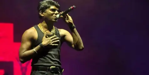 വേടന്റെ പരിപാടി റദ്ദാക്കി; ചെളിയും കല്ലും വാരിയെറിഞ്ഞ് പ്രതിഷേധം; ദൃശ്യങ്ങൾ പുറത്ത്