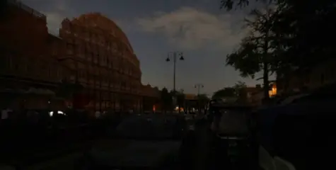 ജയ്സാൽമിറിൽ അതീവ ജാ​ഗ്രത; ആറിടത്ത് പൊട്ടിത്തെറിയെന്ന് റിപ്പോർട്ട്, ജനങ്ങൾ വീടുകളിൽ നിന്ന് ഇറങ്ങരുതെന്ന് നിർദേശം 