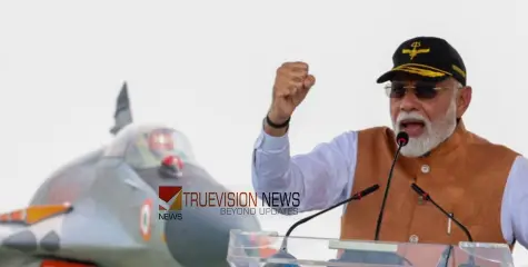 'വ്യോമതാവളം ആക്രമിച്ചെന്ന പാക്കിസ്ഥാന്റെ അവകാശവാദം വ്യാജം, ഒന്നും തകർന്നിട്ടില്ല', എസ്–400നു മുന്നിൽ നിന്ന് മോദിയുടെ സല്യൂട്ട്