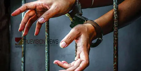 വിനോദയാത്രയ്ക്കിടെ 13കാരിക്ക് നേരെ ലൈംഗികാതിക്രമം;  വടകര സ്വദേശിയായ അധ്യാപകൻ അറസ്റ്റിൽ 