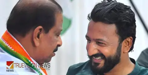 'മലപ്പട്ടത്ത് ഞങ്ങൾക്കെതിരെ കേസെടുത്തിട്ടുണ്ടത്രേ....പേടിച്ചൂന്ന് പിണറായിയോട് പറഞ്ഞേക്ക്'; ഫേസ്ബുക്ക് പോസ്റ്റുമായി രാഹുൽ മാങ്കൂട്ടത്തിൽ