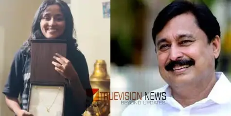 കേരള സർക്കാറിന്റെ പരിപാടിയിൽ പങ്കെടുത്ത് മടങ്ങവെ പെൺകുട്ടിയുടെ സ്വർണമാല നഷ്ടപ്പെട്ടു; പകരം മാല വാങ്ങിക്കൊടുത്ത് മന്ത്രി 