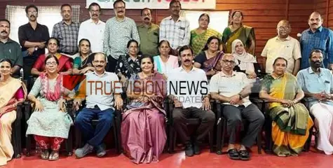 ഇന്നലെകളിലൂടെ; കുറ്റ്യാടി ഹൈസ്കൂളിലെ എസ്എസ്എല്‍സി ബാച്ച് സംഗമം ശ്രദ്ധേയമായി