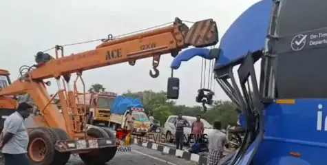 ദേശിയ പാതയിൽ വാഹനാപകടം; ടൂറിസ്റ്റ് ബസും വാനും കൂട്ടിയിടിച്ച് നാല് പേർക്ക് ദാരുണാന്ത്യം,  പതിനഞ്ച് പേർക്ക് പരിക്ക്
