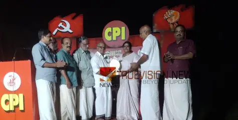 കളരിസംഘത്തിൻ്റെ സാരഥി; വളപ്പിൽ കരുണൻ ഗുരുക്കളെ ആദരിച്ച് സി.പി.ഐ 