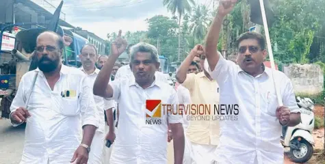 ആയഞ്ചേരിയിൽ കരിദിനം; കരിങ്കൊടി പ്രകടനം നടത്തി യു.ഡി.എഫ്