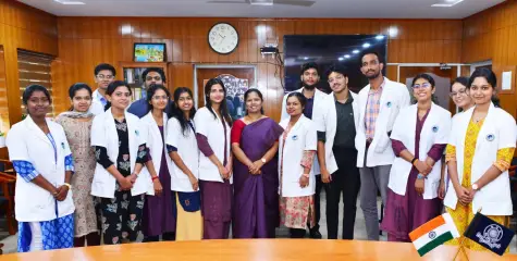 'ഗുഡ് മോർണിംഗ് കളക്ടർ' പരിപാടിയിൽ സംവദിച്ച് ഡോ മൂപ്പൻസ് കോളേജിലെ മെഡിക്കൽ വിദ്യാർത്ഥികൾ