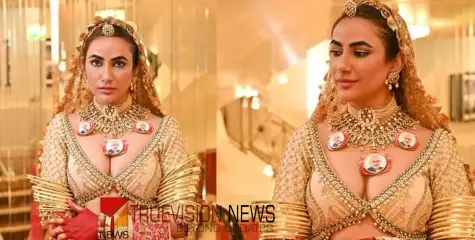 പ്രധാനമന്ത്രിയോടുള്ള സ്നേഹം; നരേന്ദ്ര മോദിയുടെ ചിത്രമുള്ള മാല ധരിച്ച് കാനിൽ ശ്രദ്ധേയമായി രുചി ഗുജ്ജർ 