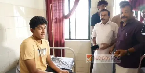 നടൻ സന്തോഷ് കീഴാറ്റൂരിന്റെ മകനെയും  സുഹൃത്തുക്കളെയും ബിജെപി പ്രവർത്തകർ  ആക്രമിച്ചെന്ന് പരാതി.
