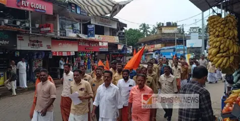 പാനൂർ നഗരസഭയിലെ ഓട്ടോറിക്ഷകൾക്ക് പാർക്കിംഗ്‌ നമ്പർ ;  നഗരസഭാ ചെയർമാൻ കെ.പി ഹാഷിമിനെതിരെ  പ്രകോപനപരമായ  മുദ്രാവാക്യങ്ങളുമായി  ബി.എം.എസ്
