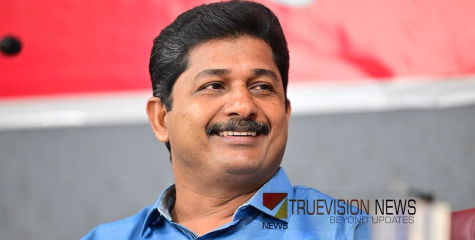 'പ്രചാരണത്തിൽ വർഗീയ വിഷം കലക്കാൻ ശ്രമിക്കുന്നു, അതാണ് ഇത്തരം വിഷയങ്ങൾക്ക് പിന്നിൽ'; പെരുന്നാൾ അവധി വിവാദത്തിൽ പ്രതികരിച്ച് എം സ്വരാജ്
