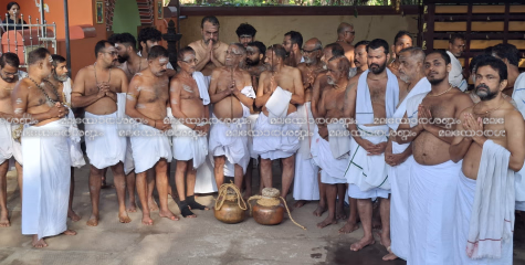 ഇന്ന് നെയ്യാട്ടം: നെയ്യമൃത് കലശപാത്രങ്ങൾ കൊട്ടിയൂരിലേക്ക് പറപ്പെട്ടു.