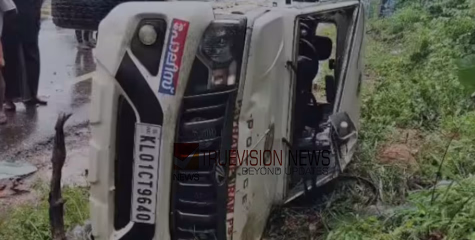 പ്രതിയുമായി പോയ പൊലീസ് ജീപ്പ് മറിഞ്ഞ് അപകടം; രണ്ട് പൊലീസുകാർക്ക് പരിക്ക് 