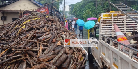 തലശേരി നഗരത്തിൽ  ലോറി നിയന്ത്രണം വിട്ട് കടകളിലേക്ക് പാഞ്ഞുകയറി ; 3 കടകളും,ബസ് കാത്തിരിപ്പ് കേന്ദ്രവും തകർന്നു