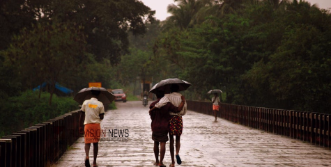 മഴാ മറക്കണ്ട... സംസ്ഥാനത്ത് ഇന്നും അതിശക്തമായ മഴ തുടരും; കണ്ണൂരും കാസർഗോഡും ഓറഞ്ച് അലേർട്ട്, റെഡ് അലേർട്ടില്ല