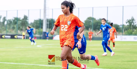 'വലത് വിങ്ങിൽ അവളുണ്ടാക്കും'; അമ്മയുടെ സ്വപ്നങ്ങൾക്ക് ചിറക് മുളപ്പിച്ച മാളവിക ഇന്ത്യൻ ഫുട്‌ബോൾ ടീമിൽ