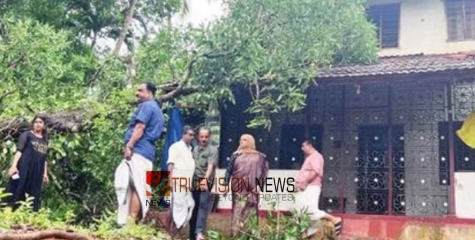 ശക്തമായ കാറ്റ്; വളയത്ത് 12 വീടുകൾക്ക് കനത്ത നാശ നഷ്ടം 