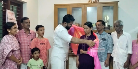  ദീപ്നിയക്ക് ആദരവുമായി ഷാഫി എത്തി