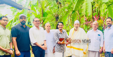 അറിവ് നേടിയത് വായനയിലൂടെ; ലോക വായനാദിനത്തിൽ കോറോത്ത് അബ്‌ദുല്ലയെ ആദരിച്ചു