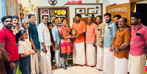 ദീപ്നിയക്ക് ഡിവൈഎഫ്‌ഐ പേരാമ്പ്ര ബ്ലോക്ക് കമ്മിറ്റിയുടെ അനുമോദനം