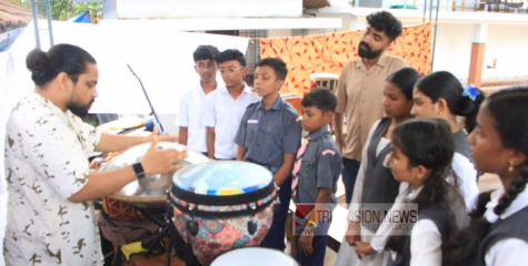 ജൂൺ 21 ലോക സംഗീത ദിനം ; ആഘോഷ ത്തിന്റെ ഭാഗമായി ചമ്പാട് ചോതാവൂർ ഹയർ സെക്കൻഡറി സ്കൂ‌ളിൽ  സംഗീത ഉപകരണങ്ങളുടെ പ്രദർശനം നടന്നു.