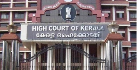 ചികിത്സാ നിരക്കും പാക്കേജ് നിരക്കും ആശുപത്രികളില്‍ ഉള്‍പ്പെടെ പ്രദര്‍ശിപ്പിക്കണം എന്നതടക്കമുള്ള കേരള ക്ലിനിക്കല്‍ എസ്റ്റാബ്ലിഷ്‌മെന്റ്‌സ് നിയമവും ചട്ടങ്ങളും ഹൈക്കോടതി ശരിവെച്ചു