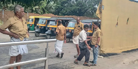 ബസ് സ്റ്റാൻഡിന്‌ ബദൽ സംവിധാനമില്ല ; കാലടിയിലെ ഓട്ടോ തൊഴിലാളികളും ദുരിതത്തിൽ 