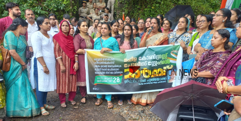 കുറ്റ്യാടിയിലെ രാസലഹരി; പൊലീസ് സ്റ്റേഷനിലേക്ക് മാര്‍ച്ച് സംഘടിപ്പിച്ച് മഹിളാ കോണ്‍ഗ്രസ് 