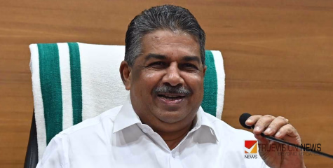 'ഡെങ്കിപ്പനി വന്ന് സർക്കാർ ആശുപത്രിയിൽ ചികിത്സിച്ചപ്പോൾ മരിക്കാറായി, ബോധമില്ലാതെ കിടന്ന തന്റെ ജീവൻ രക്ഷിച്ചത് സ്വകാര്യ ആശുപത്രി'; വിവാദ പ്രസ്താവനയുമായി മന്ത്രി സജി ചെറിയാൻ
