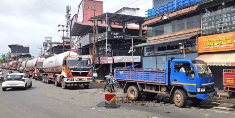 ഒരു വഴിയും പോകണ്ട; കണ്ണൂർ പഴയങ്ങാടിയിൽ പണിമുടക്കനുകൂലികൾ വാഹനങ്ങൾ തടഞ്ഞിട്ടു