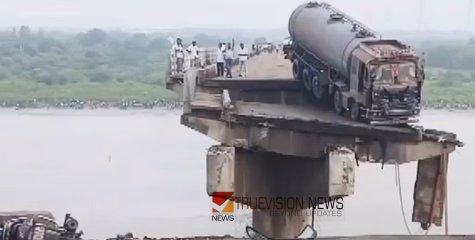 പാലം തകർന്ന് നദിയിലേക്ക് പതിച്ച് ഒൻപത് മരണം, അപകടത്തിൽപെട്ടത് നാല് വാഹനങ്ങൾ, സംഭവം ഗുജറാത്തിൽ