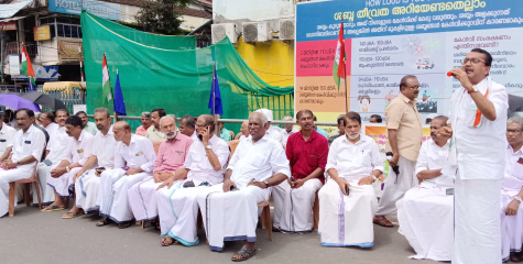 കേരളത്തിലെ ആരോഗ്യ രംഗം വെന്റിലേറ്ററിലാണെന്ന് കെ പി സി സി ജനറൽ സെക്രട്ടറി അഡ്വ: പി.എം. നിയാസ് തലശേരി ജനറൽ ആശു‌പത്രിക്ക് മുന്നിൽ പ്രതിഷേധ ധർണ.