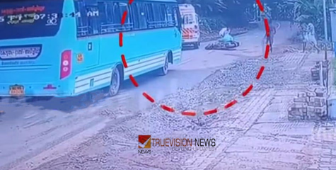 വേഗത്തിലെത്തിയ ആംബുലൻസ് കണ്ടുഭയന്നു; ഡ്യൂട്ടി കഴിഞ്ഞ് വീട്ടിലേക്ക് മടങ്ങുകയായിരുന്ന യുവാവിന് സ്‌കൂട്ടറിൽനിന്ന് വീണ് പരിക്ക്