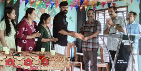 സമ്മാനവുമായി മടങ്ങി; വായന മാസാചരണം, രക്ഷിതാക്കളുടെ ക്വിസ് മത്സരം ശ്രദ്ധേയമായി 
