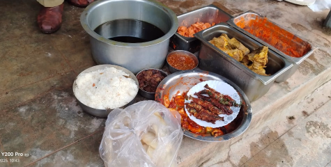  തളിപ്പറമ്പിലെ ഹോട്ടലുകളില്‍ ആരോഗ്യവകുപ്പിന്റെ റെയ്ഡ് :  വിവിധ ഹോട്ടലുകളിൽ നിന്നും പഴകിയ ഭക്ഷ്യവസ്തുകള്‍ പിടികൂടി 