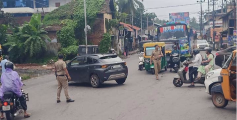 തലശേരി ട്രാഫിക്ക്  പൊലീസ് എവിടെ? ;  ഗതാഗതക്കുരുക്കഴിച്ച് ന്യൂമാഹി പൊലീസ് ഇൻസ്പെക്ടർ