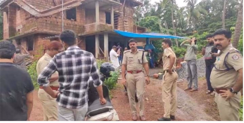 കൂത്തുപറമ്പിൽ നിർമ്മാണത്തിലിരിക്കുന്ന വീടിൻ്റെ സൺഷേഡ്  തകർന്നു ; 2 പേർക്ക് പരിക്ക്
