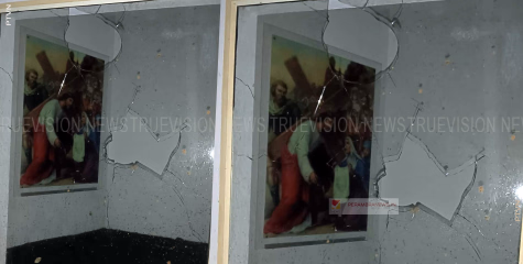  ഗ്രോട്ടോയുടെ ചില്ല് തകര്‍ന്ന നിലയില്‍