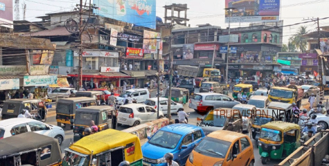 പതിയിരുന്ന് അപകടങ്ങൾ; കുറ്റ്യാടിയിലെ ഗതാഗതക്കുരുക്കിന് അടിയന്തര പരിഹാരം കാണണം -കോണ്‍ഗ്രസ് (എസ്)